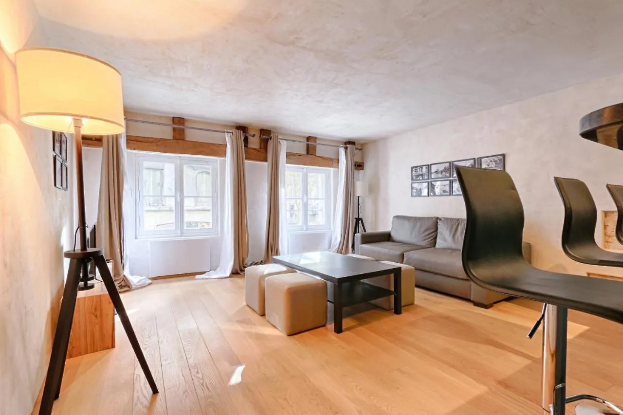 Luxurious & Design Flat 2Br/8P- Boulevard Saint Germain París 0*,  Francia