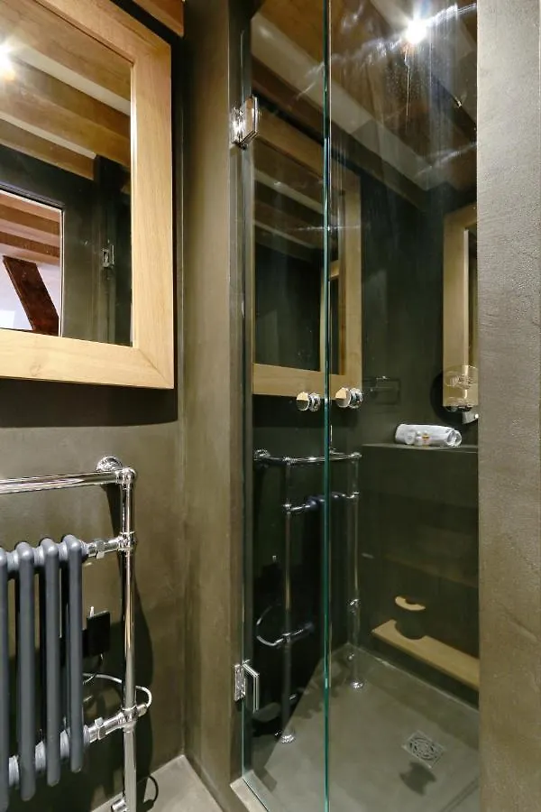 Luxurious & Design Flat 2Br/8P- Boulevard Saint Germain Paris Apartment